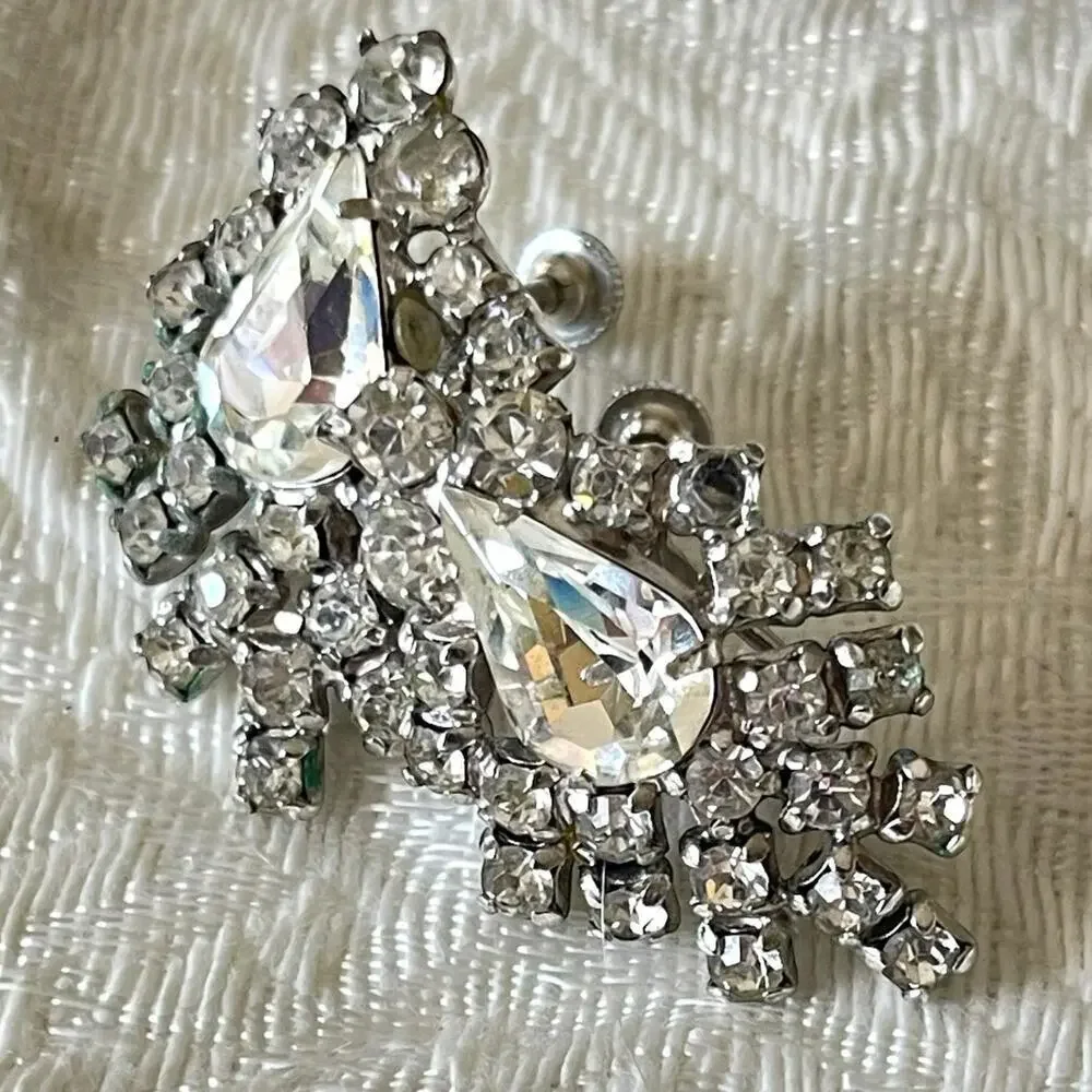 1.25” Screw Back 1950s Teardrop Cluster Crystal Rhinestone Earrings Silver Metal